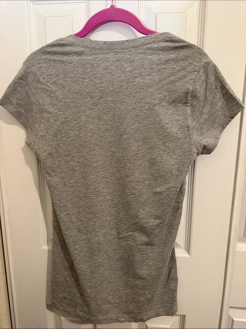 Reserved Grey V-Neck Tee with Zipper Lip Graphic - Picture 4 of 4